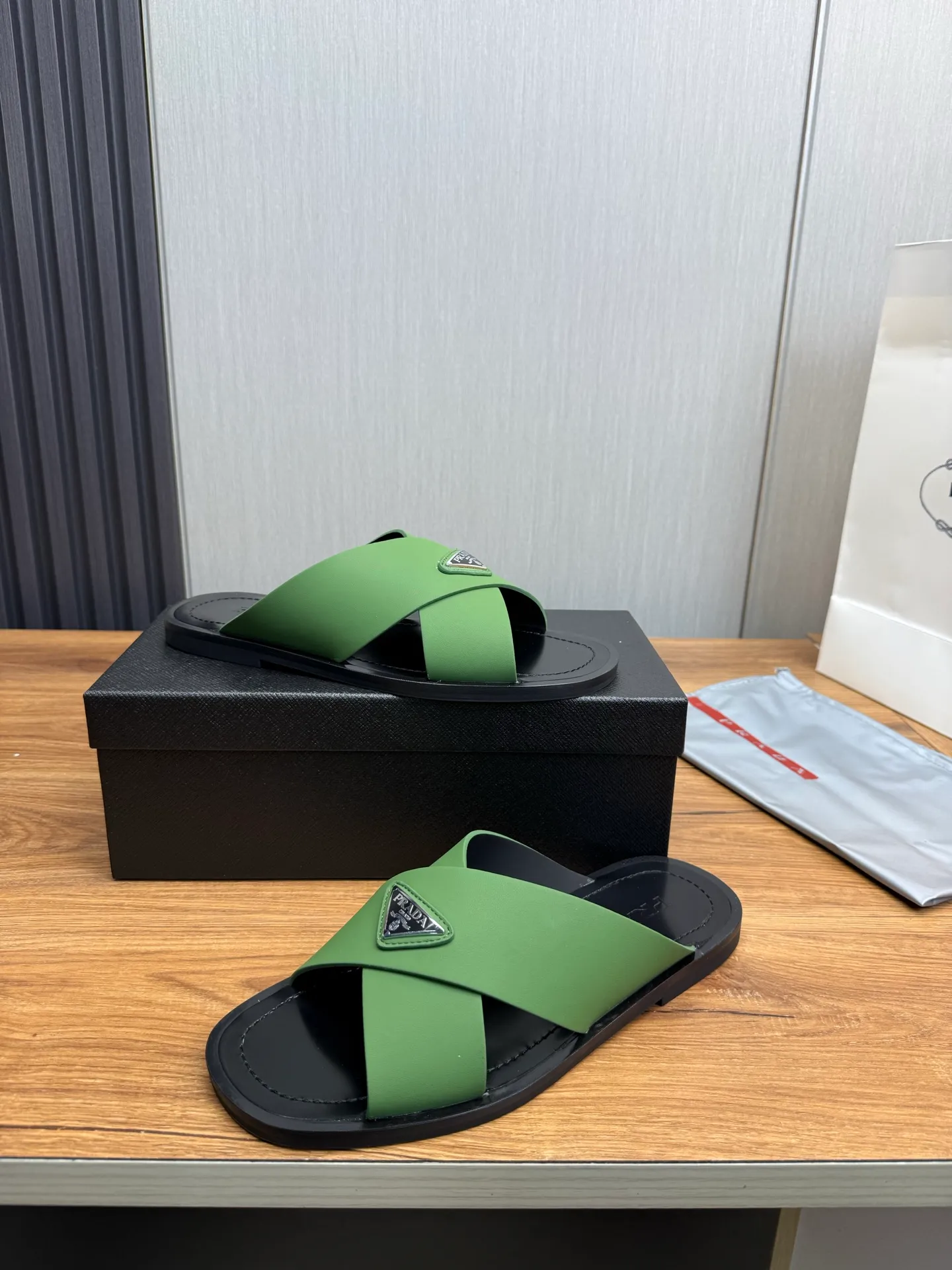 Factory price 340💰 ＰＲＡＤＡPrada - popular men's slippers hot sale 🔥 🩴Official website one to one production 38-45 sizes 45 46 🉑️Customized!